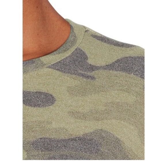 Time and Tru NWT Women's Relaxed Fit Long Sleeve Hacci Crew Neck Camo Top 892 - Picture 4 of 7